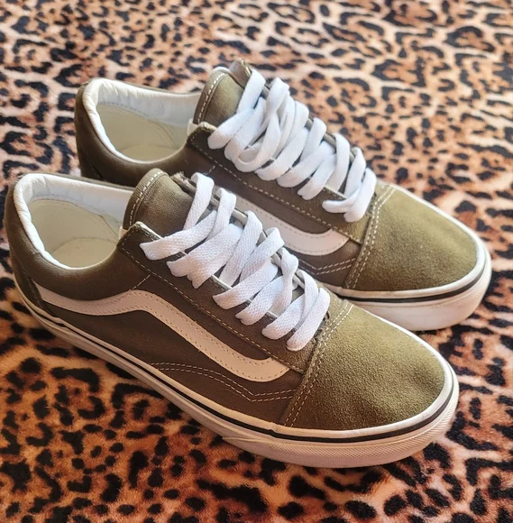 Vans - Picture 1 of 6